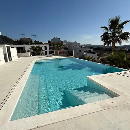 Pearl Seaview Apartment